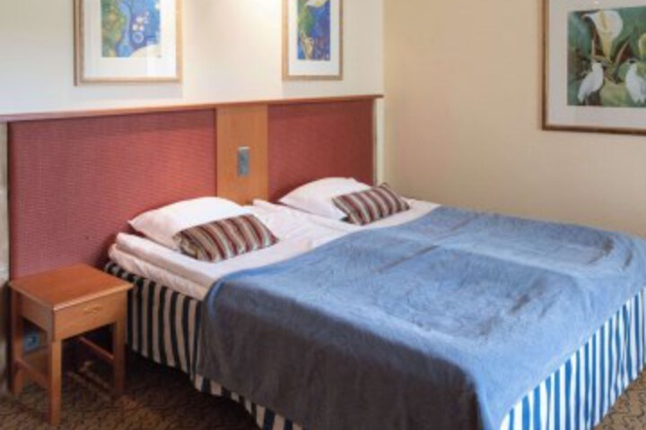 Room 13 of 119