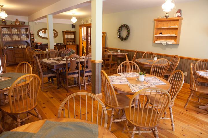 Dining 61 of 68