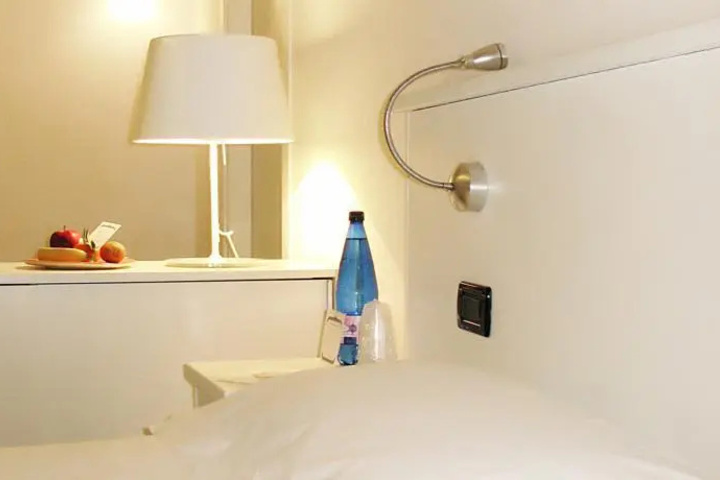 Room 6 of 15