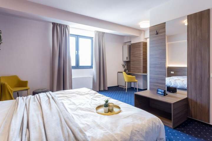 Room 9 of 21