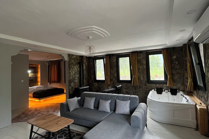 Room 4 of 9