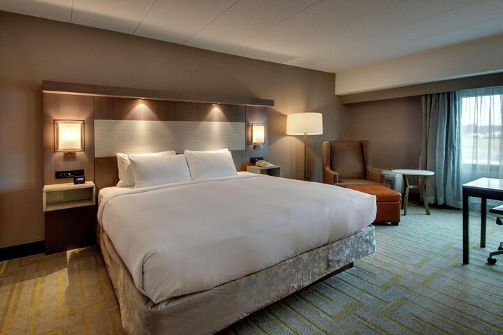 1 King Bed (10 of 11)
