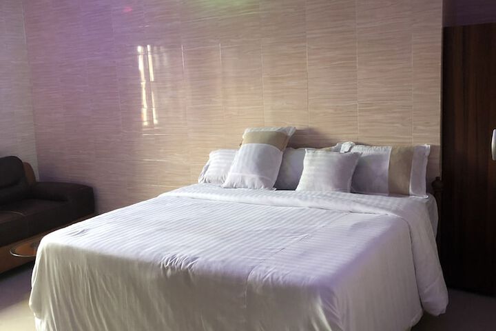 Room 3 of 11