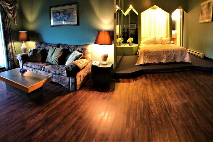 1 Queen Bed (6 of 29)