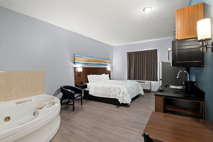 Studio 2 Queen Beds (5 of 13)
