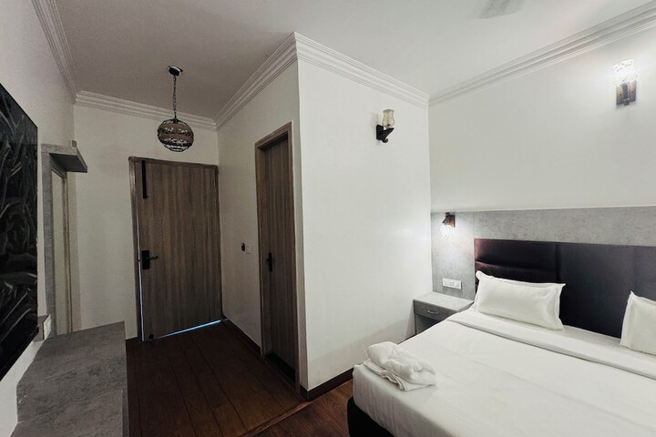 Room 7 of 25