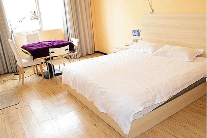 Room 4 of 9