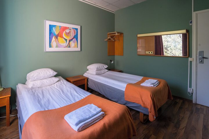 Room 34 of 87