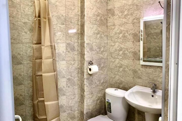 Room 12 of 100