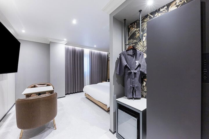 Room 13 of 72