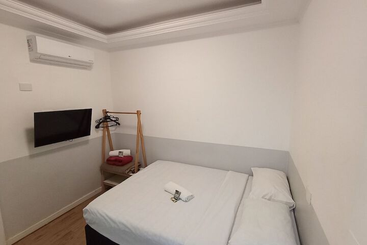 Room 4 of 118