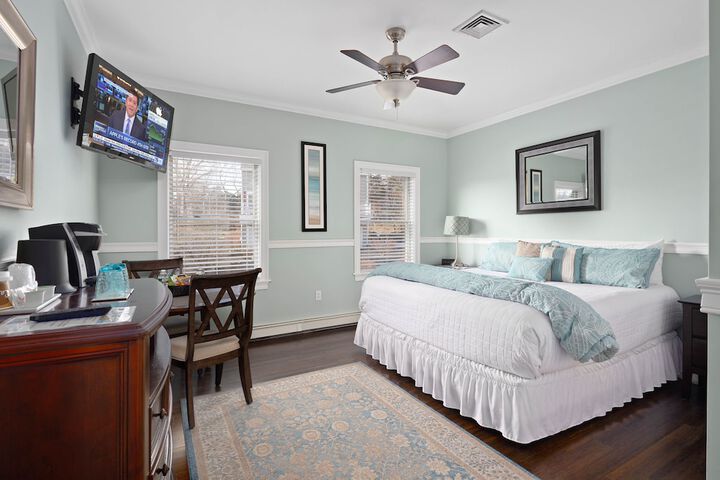 Room 6 of 25