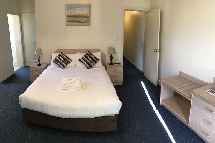 Room 2 of 20