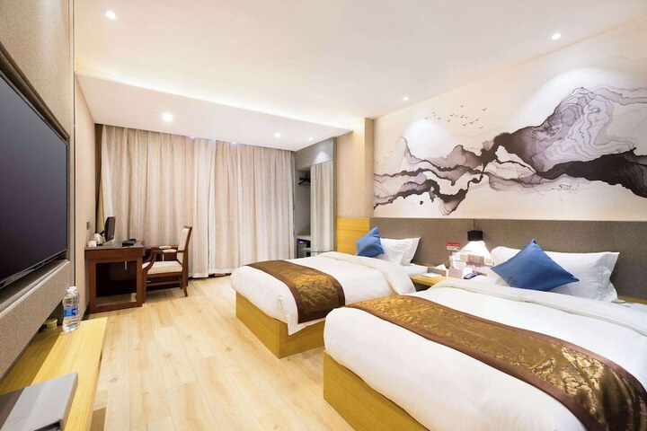 Room 10 of 17