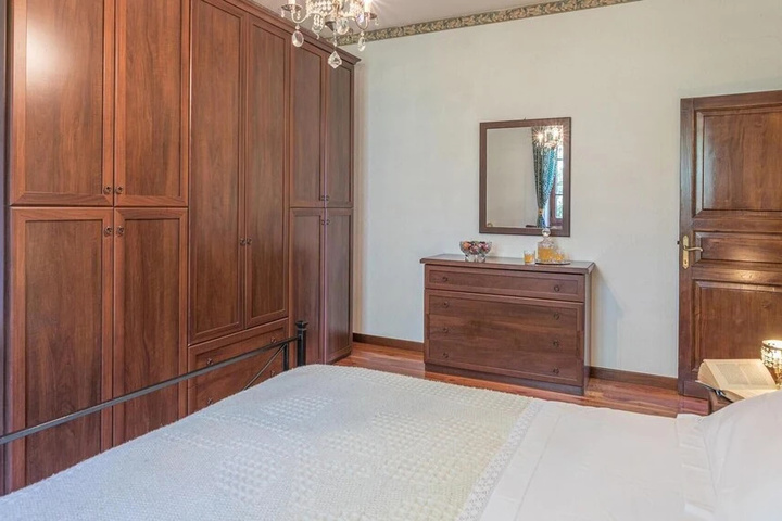 Room 2 of 21