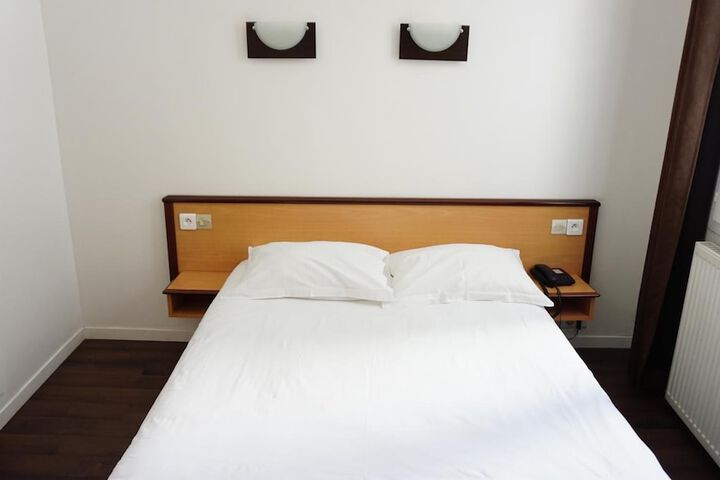 Room 12 of 32