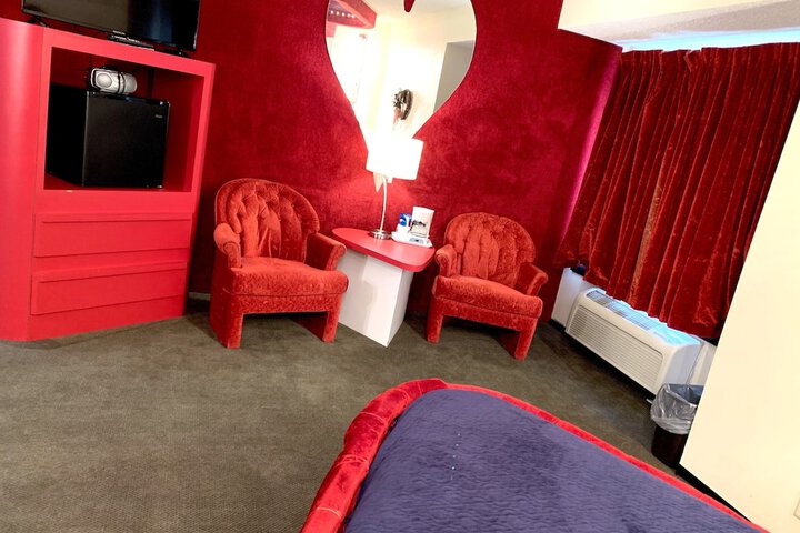 Room 152 of 293