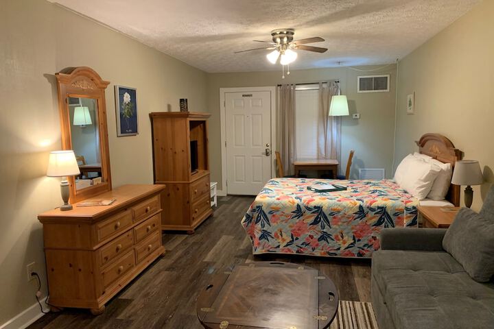 Traditional Double Room 1 Queen Bed Garden View (50 of 58)