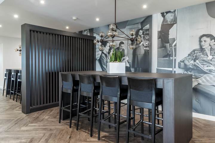 Lounge 108 of 149