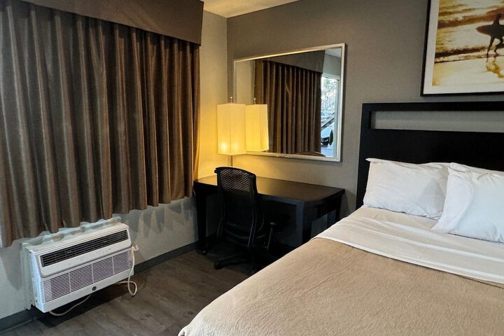 Room 27 of 33