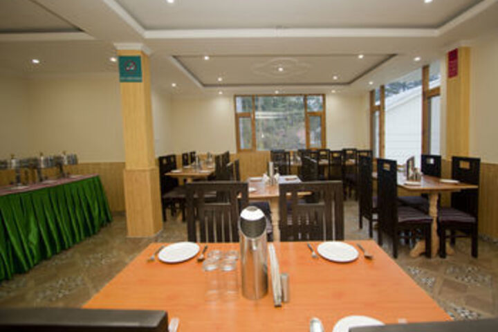 Dining 7 of 25