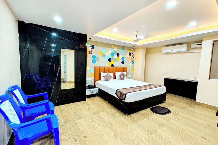 Room 5 of 13