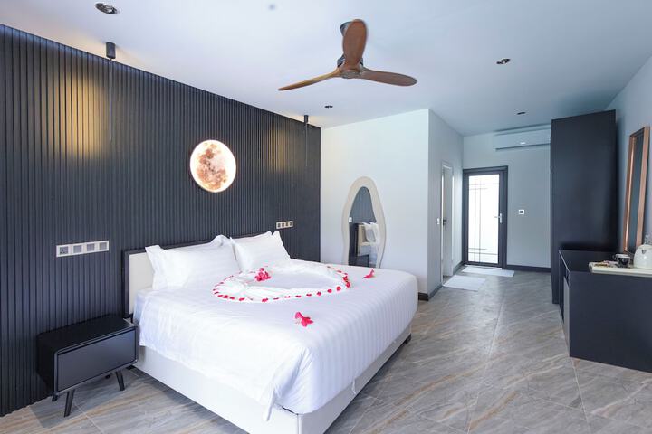 Room 4 of 40