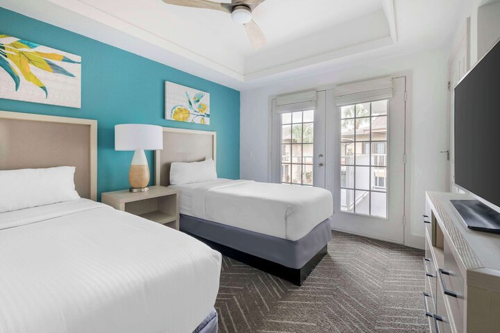 1 Bedroom Plus Suite Queen Bed Sofa Balcony (18 of 20)