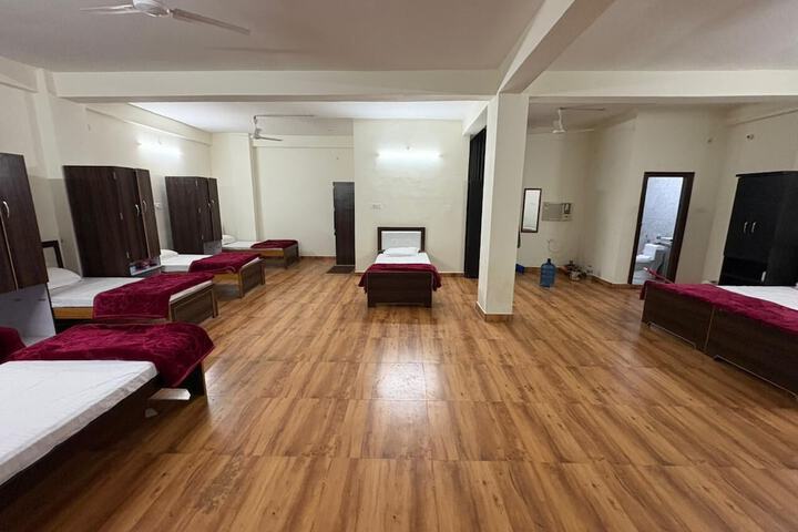 Room 30 of 47