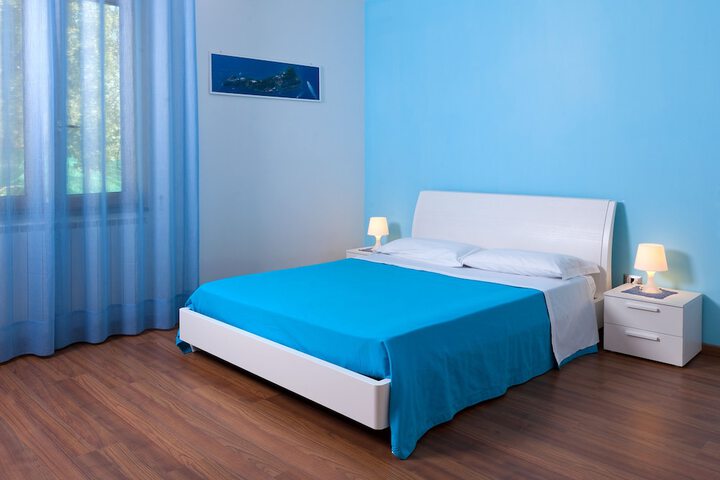Room 4 of 13