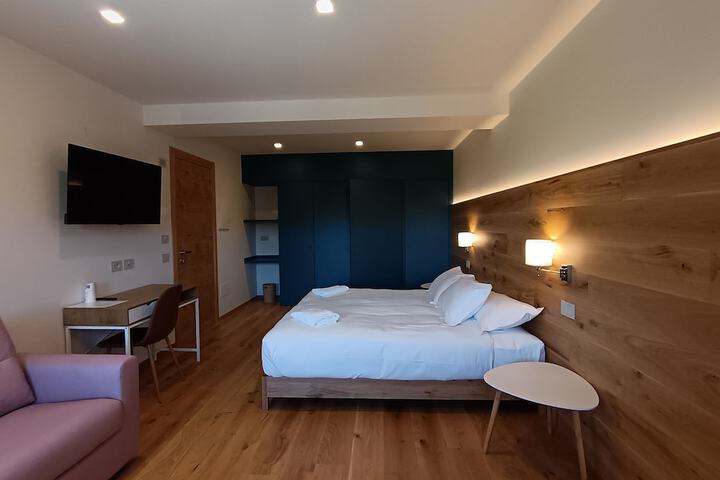 Room 2 of 63