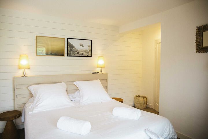 Room 4 of 127