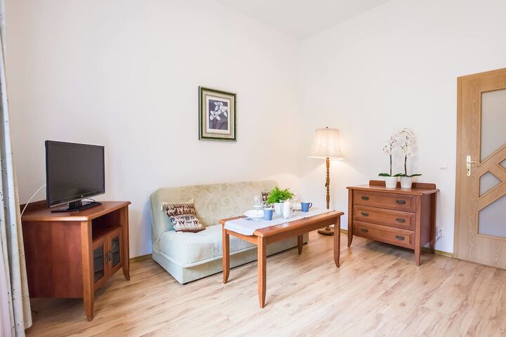 Room 9 of 28