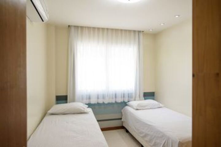 Room 15 of 32