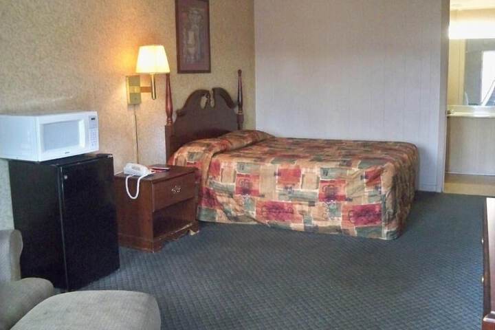 Room 5 of 8