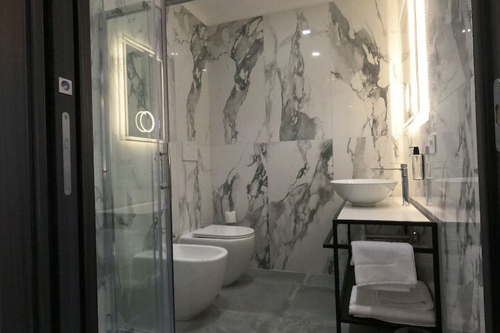 Room 9 of 22