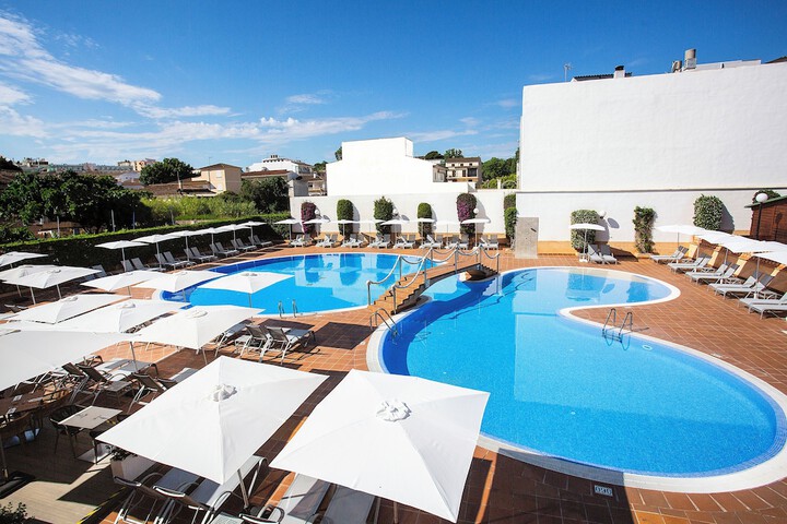 Hotel with Pool