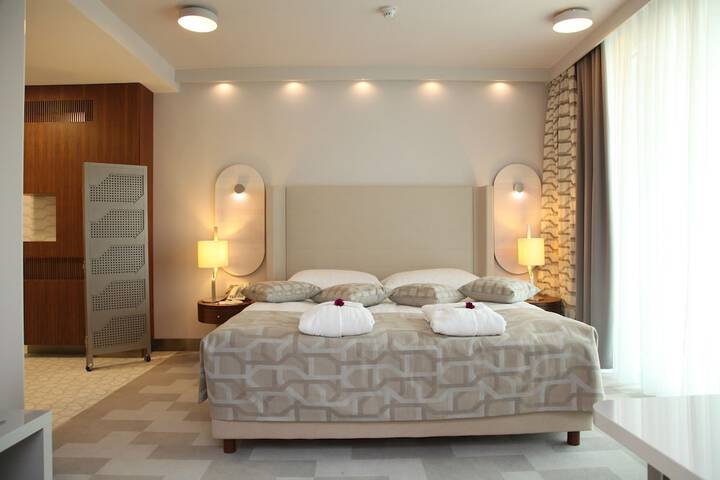Room 6 of 25