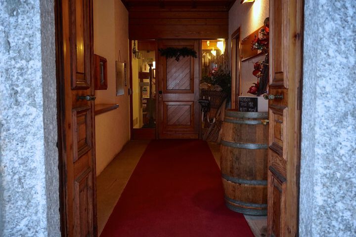Ballroom/Hall 41 of 55
