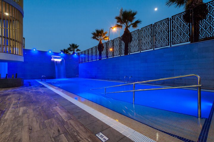 Hotel with Pool