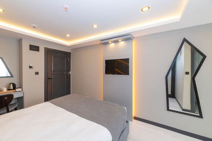 Room 8 of 41