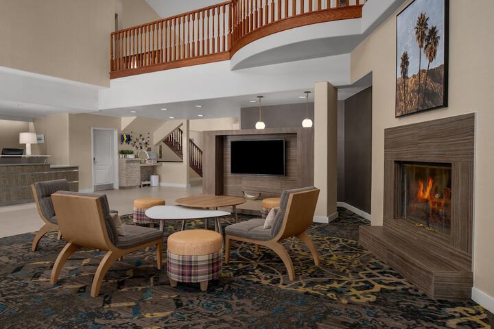 Lobby lounge