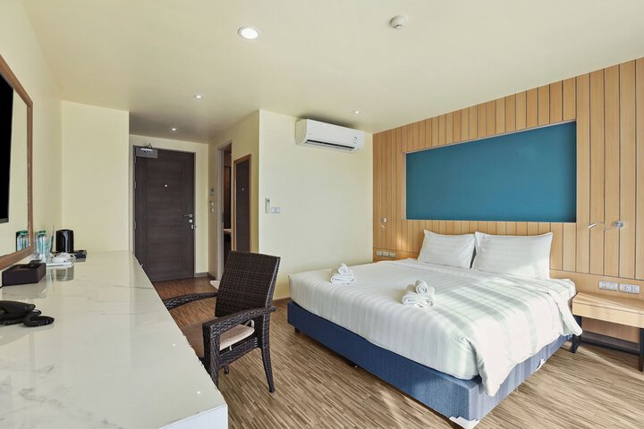 Room 15 of 48
