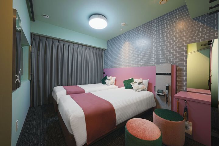 Room 17 of 48