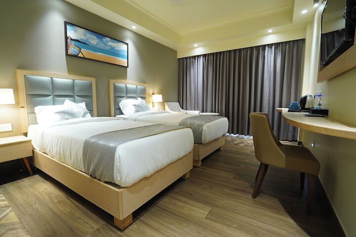 Room 12 of 38