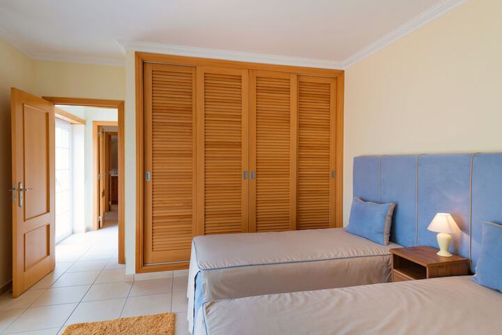 Room 26 of 158