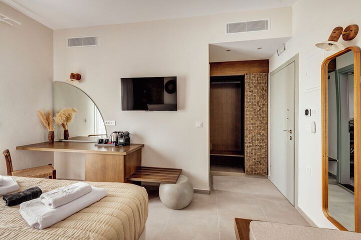 Room 8 of 193