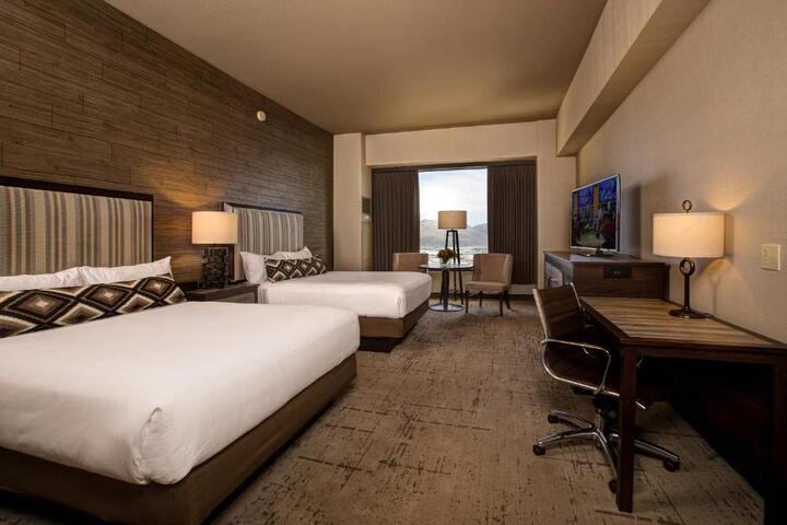 2 Queen Beds Casino Tower (2 of 7)