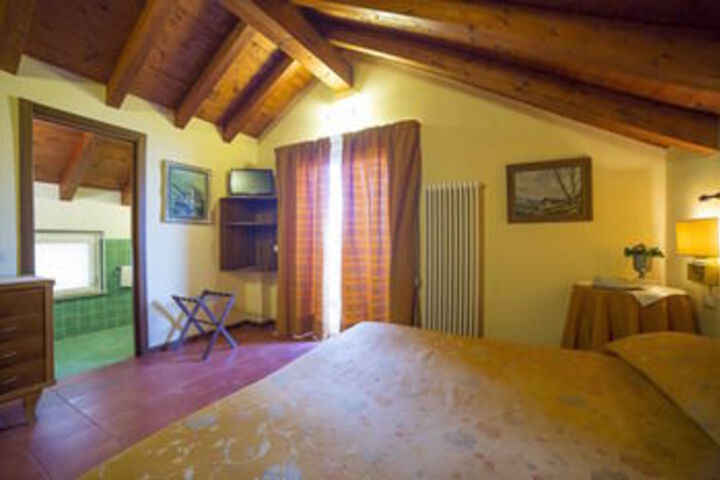 Room 11 of 30