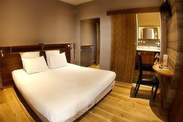 Room 10 of 25